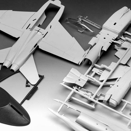 Maverick F/A 18 Hornet Top Gun Fighter Model Kit 1/72 16 cm